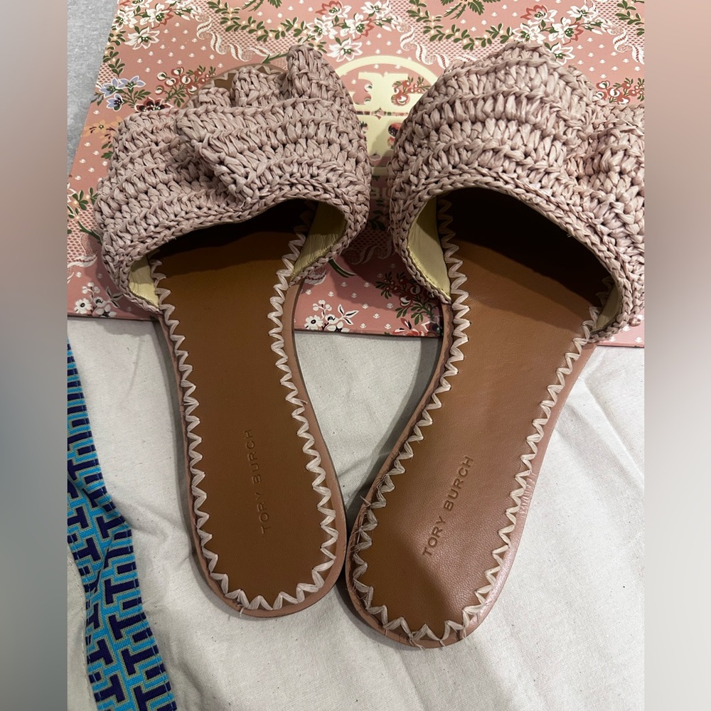 Tory Burch Raffia Ruffle Sides - Picture 3 of 5